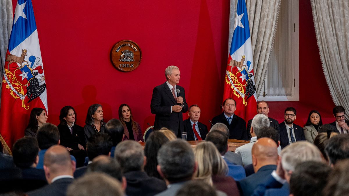 Alcaldesa de Alhué presente en reunión de alcaldes con el Presidente ...